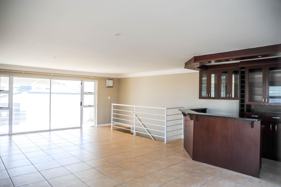 To Let 4 Bedroom Property for Rent in Calypso Beach Western Cape